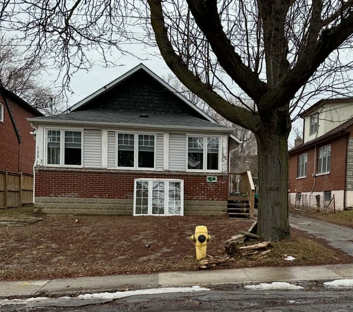 Toronto W10, ON M9V 1H3,18 College ST N