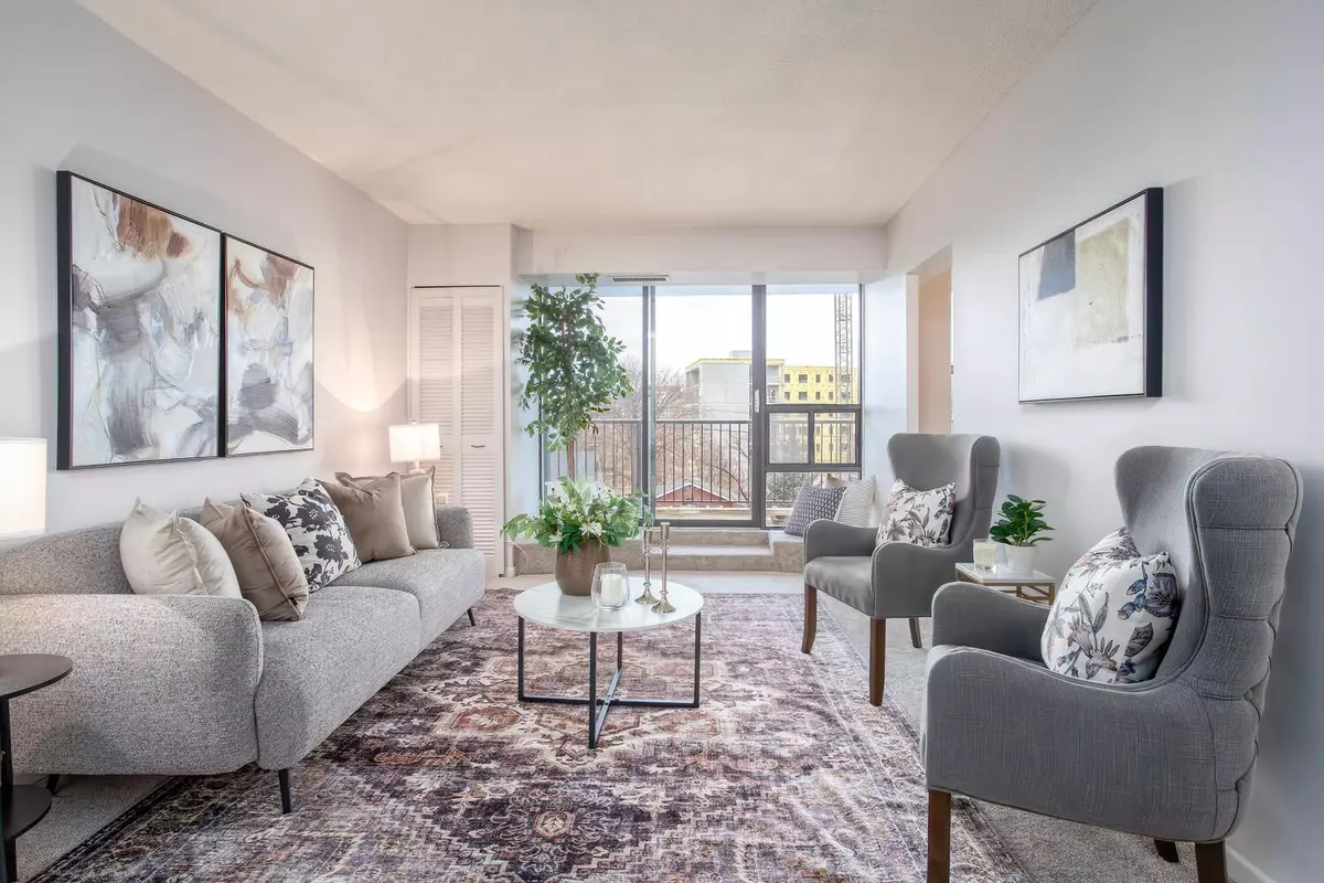 Kitchener, ON N2G 4M1,81 Church ST #403