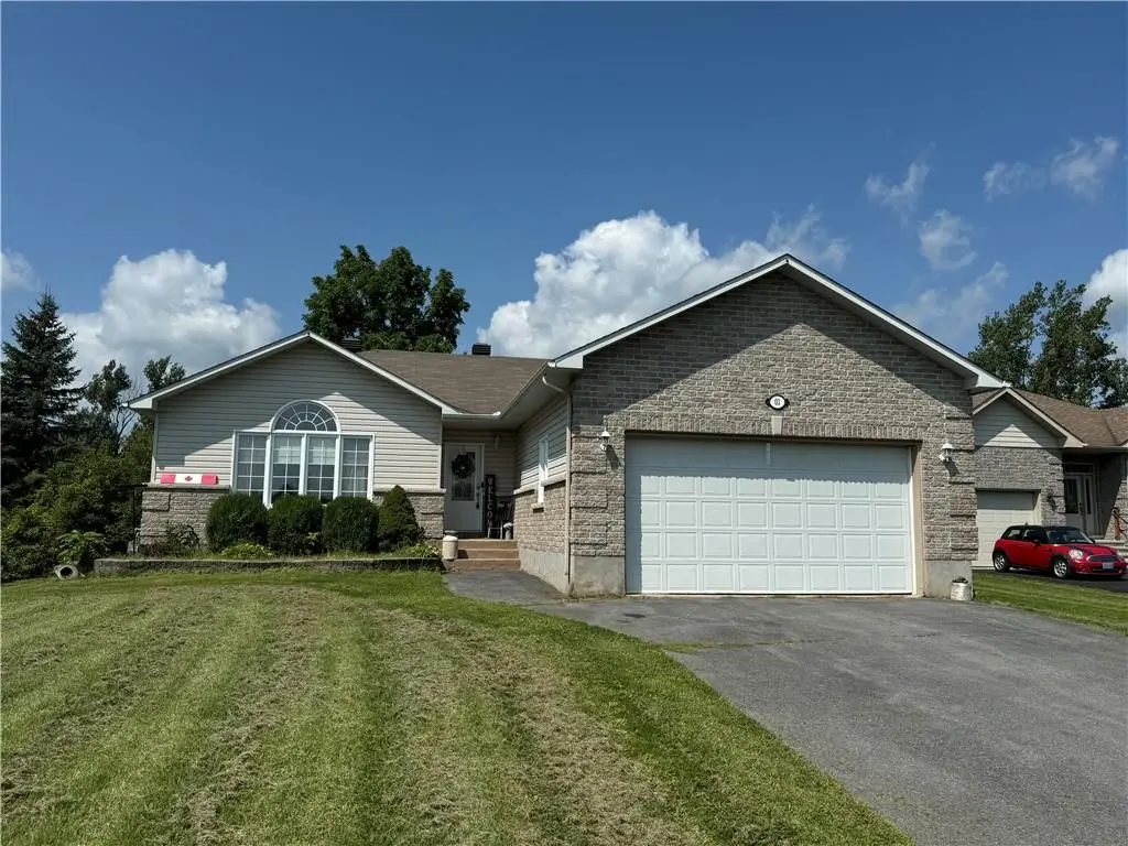 South Stormont, ON K0C 1P0,3 MOSS DR