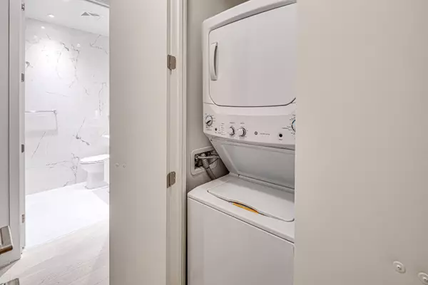 Toronto C02, ON M4W 0B7,11 Yorkville AVE #6303