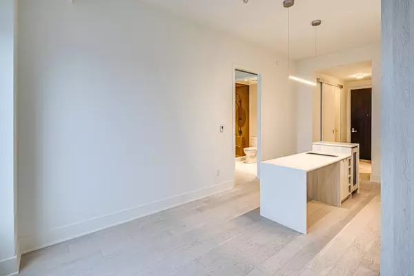 Toronto C02, ON M4W 0B7,11 Yorkville AVE #6303