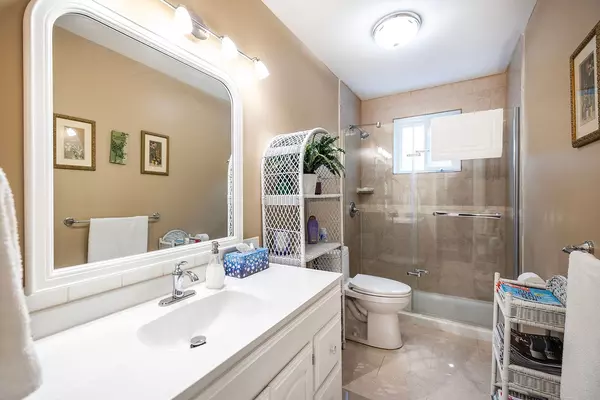 Oshawa, ON L1J 7C9,801 Tarn CT