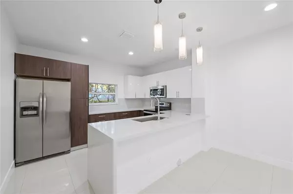 Fort Lauderdale, FL 33315,324 SW 14th Ct #324