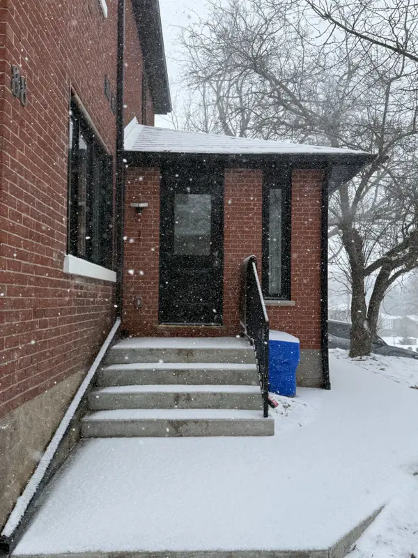 Aurora, ON L4G 1S1,88 Spruce ST #1