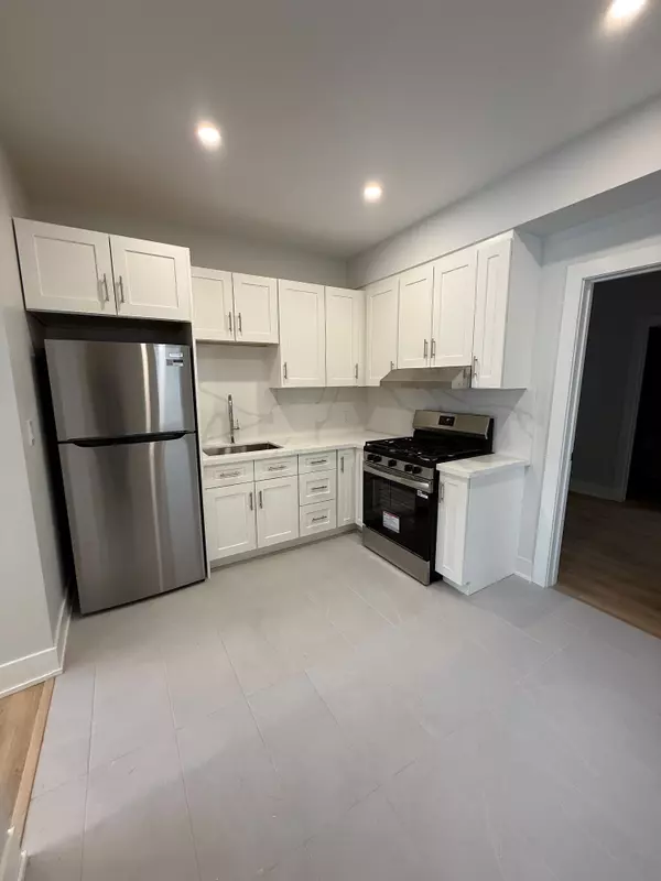 Aurora, ON L4G 1S1,88 Spruce ST #1