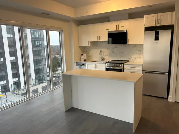 Newmarket, ON L3Y 0J2,715 Davis DR #B1208