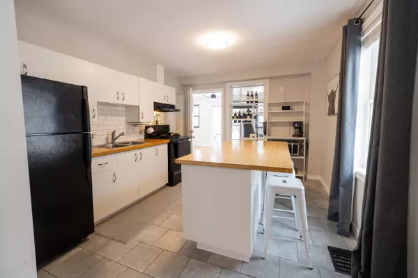 Orillia, ON L3V 4K3,319 Gill ST