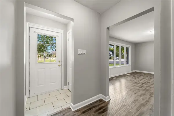 Barrie, ON L4M 3Z4,188 St Vincent ST #MAIN