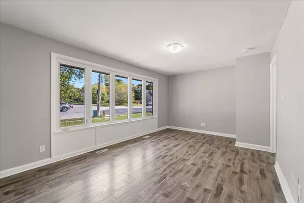 Barrie, ON L4M 3Z4,188 St Vincent ST #MAIN