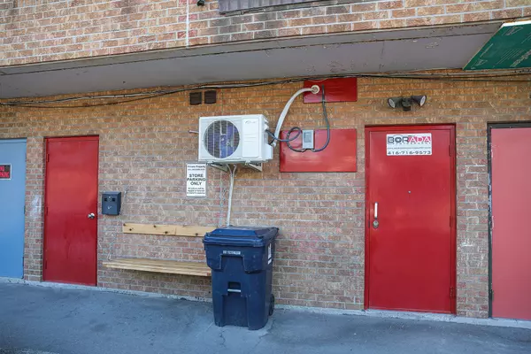 Toronto W06, ON M8W 1M9,3352 Lake Shore BLVD W