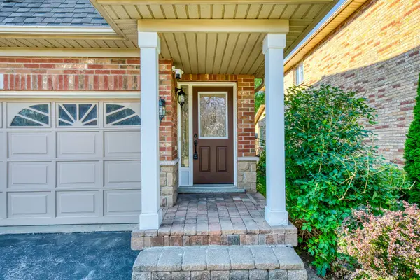 Oakville, ON L6M 4R3,2296 Parkglen AVE