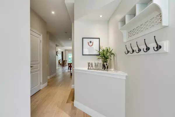 Oakville, ON L6M 4R3,2296 Parkglen AVE