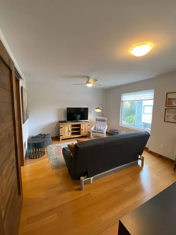 Oakville, ON L6K 3C2,447 Kerr ST #3