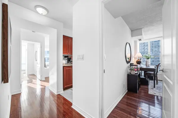 Mississauga, ON L5B 4M1,1 Elm DR W #1005