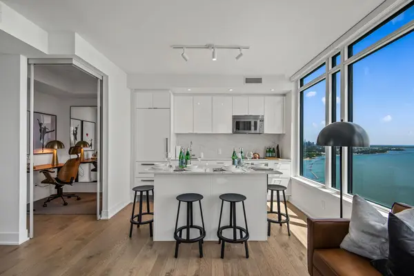 Toronto W01, ON M6S 1A1,1926 Lake Shore BLVD W #3709 e