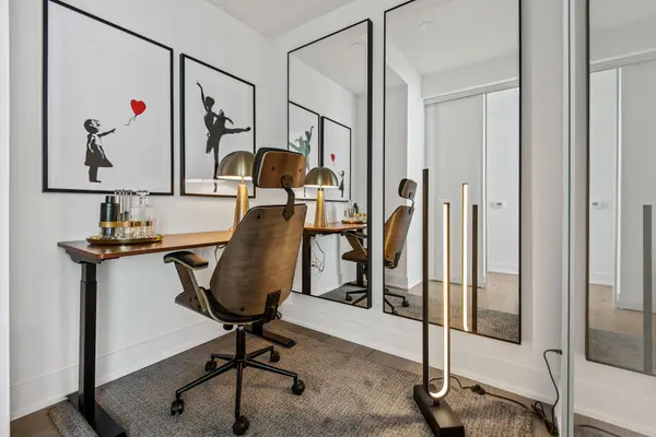 Toronto W01, ON M6S 1A1,1926 Lake Shore BLVD W #3709 e