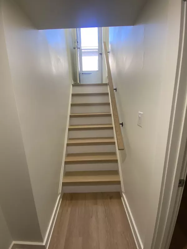 St. Catharines, ON L2M 6K1,10 Cindy DR #LOWER