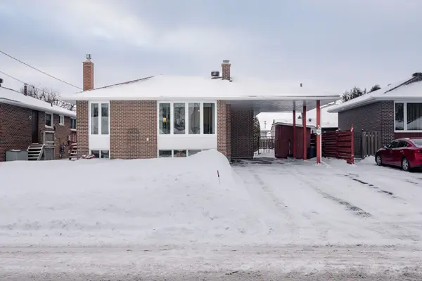 5 Strathcona DR, North Bay, ON P1A 2M5