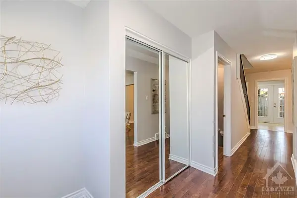 Mooneys Bay - Carleton Heights And Area, ON K2C 3M6,382 KINTYRE N/A