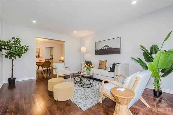 Mooneys Bay - Carleton Heights And Area, ON K2C 3M6,382 KINTYRE N/A