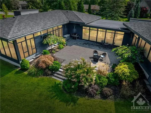 Beacon Hill North - South And Area, ON K1J 6C8,10 MASSEY LN