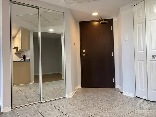 Carlington - Central Park, ON K2C 4G4,310 CENTRAL PARK DR #6A