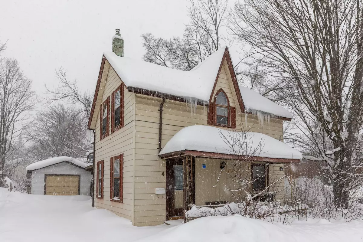 Barrie, ON L4M 2N4,4 East ST