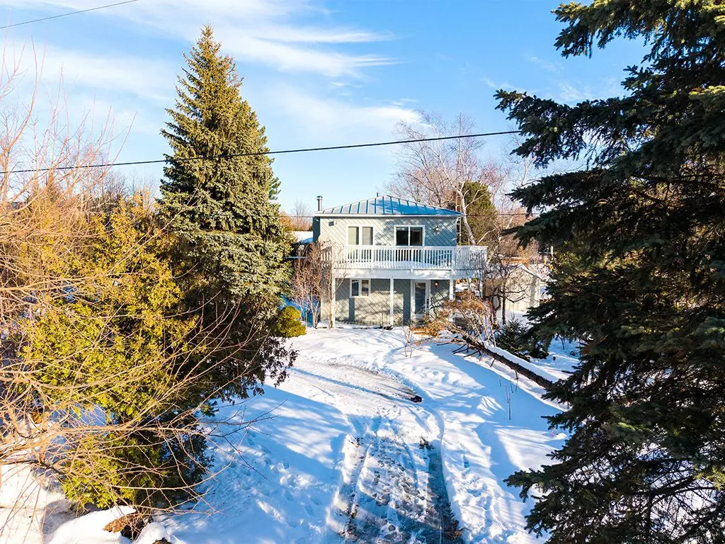Blue Mountains, ON L9Y 0M8,102 Fraser CRES