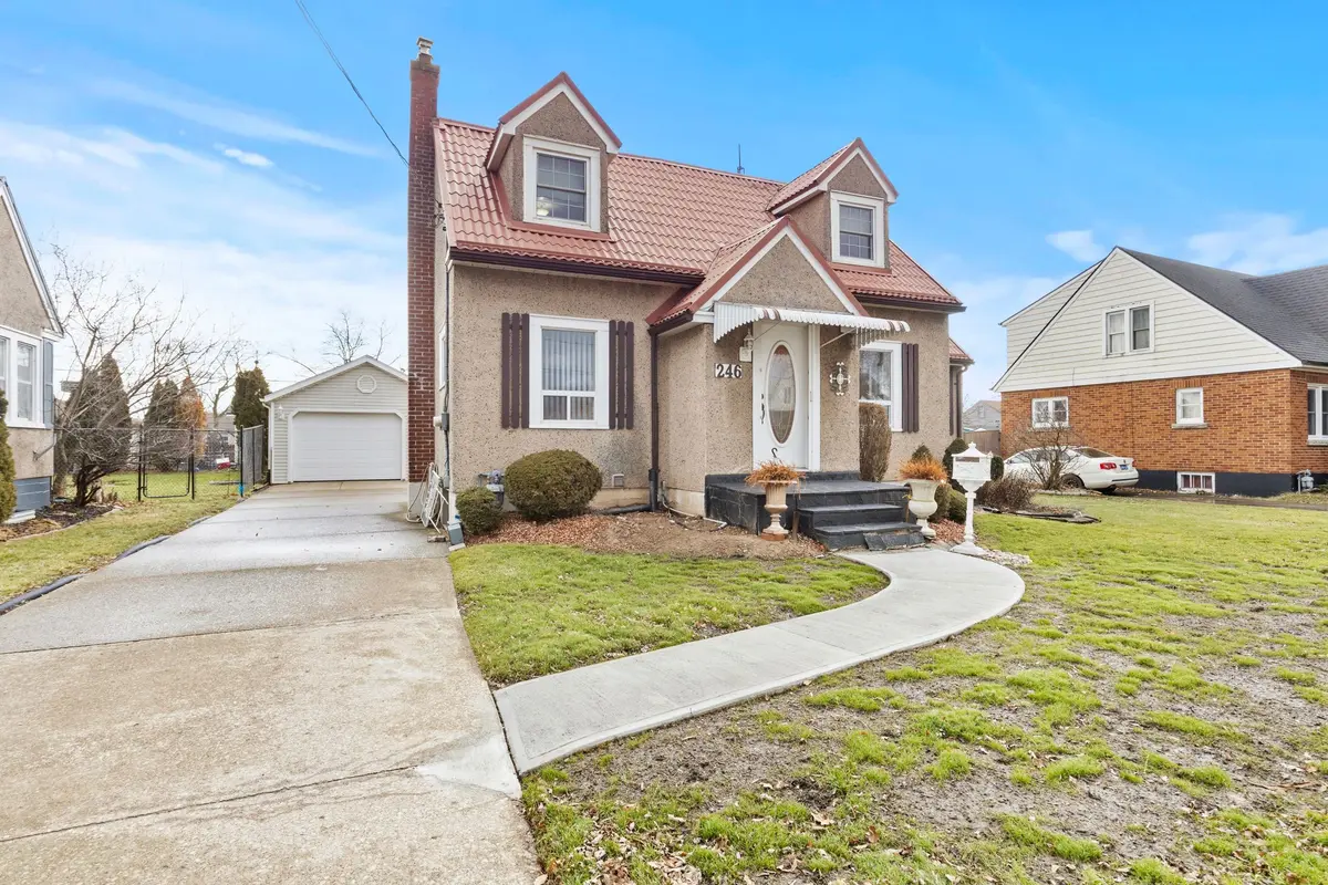 Welland, ON L3B 1N7,246 Scholfield AVE S