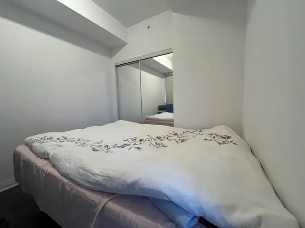 8 Mercer ST #2002, Toronto C01, ON M5V 0C4