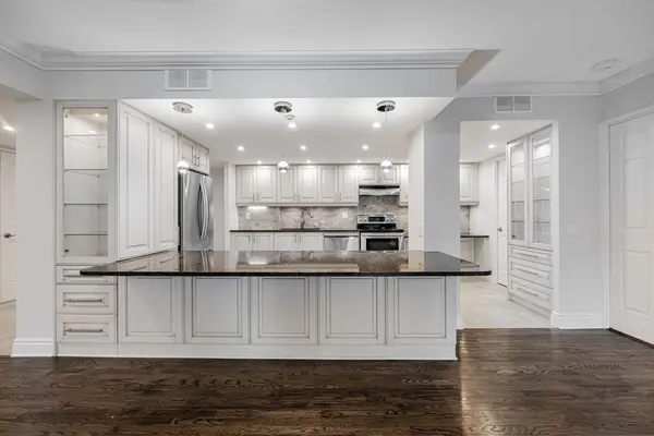 Toronto C13, ON M3B 3M3,255 The Donway N/A W #319