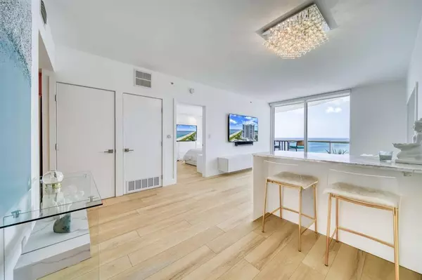 Miami Beach, FL 33141,6365 Collins Avenue #2406