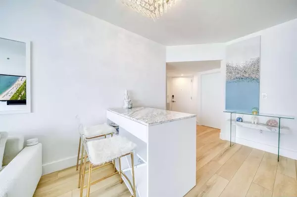 Miami Beach, FL 33141,6365 Collins Avenue #2406