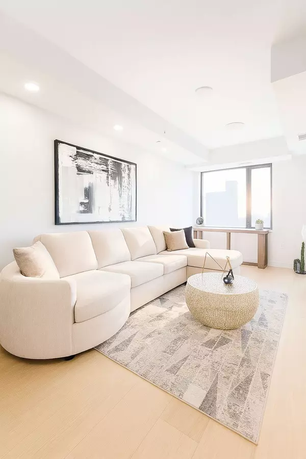 Vaughan, ON L4K 0P4,2920 highway 7 RD #602