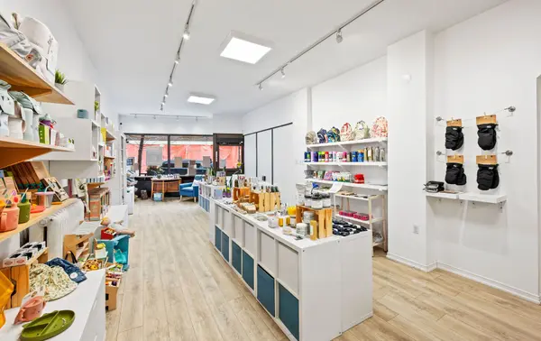 Toronto W02, ON M6P 1Z2,2953 Dundas ST W