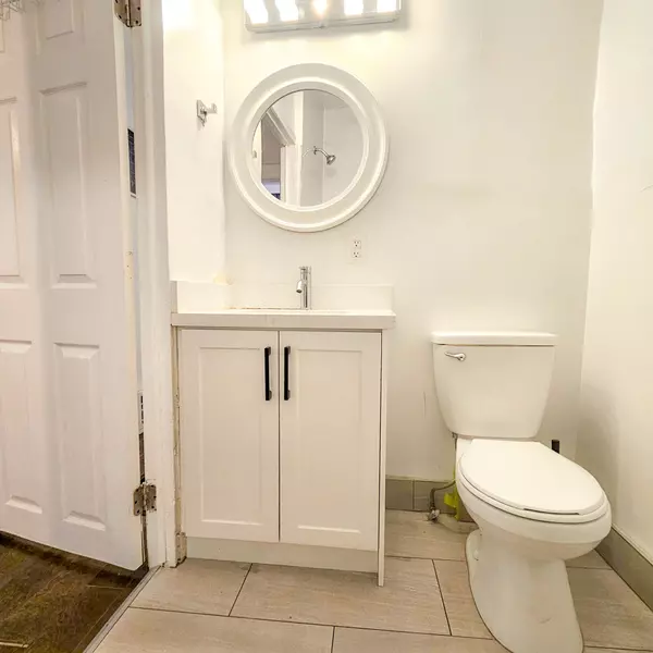 Toronto W03, ON M6N 1B7,1908 Davenport RD #1