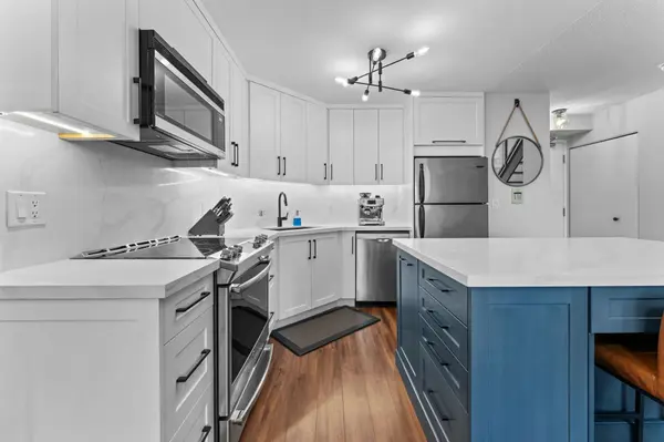 Toronto W06, ON M8Y 4G8,250 Manitoba ST #637