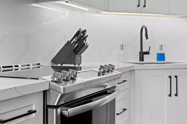 Toronto W06, ON M8Y 4G8,250 Manitoba ST #637