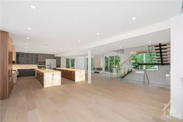 Beacon Hill North - South And Area, ON K1J 7G7,49 ROTHWELL DR