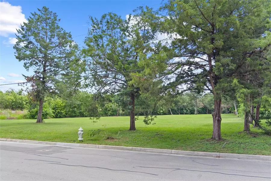 TBD Lot 3R W Lowden Street, Fort Worth, TX 76110