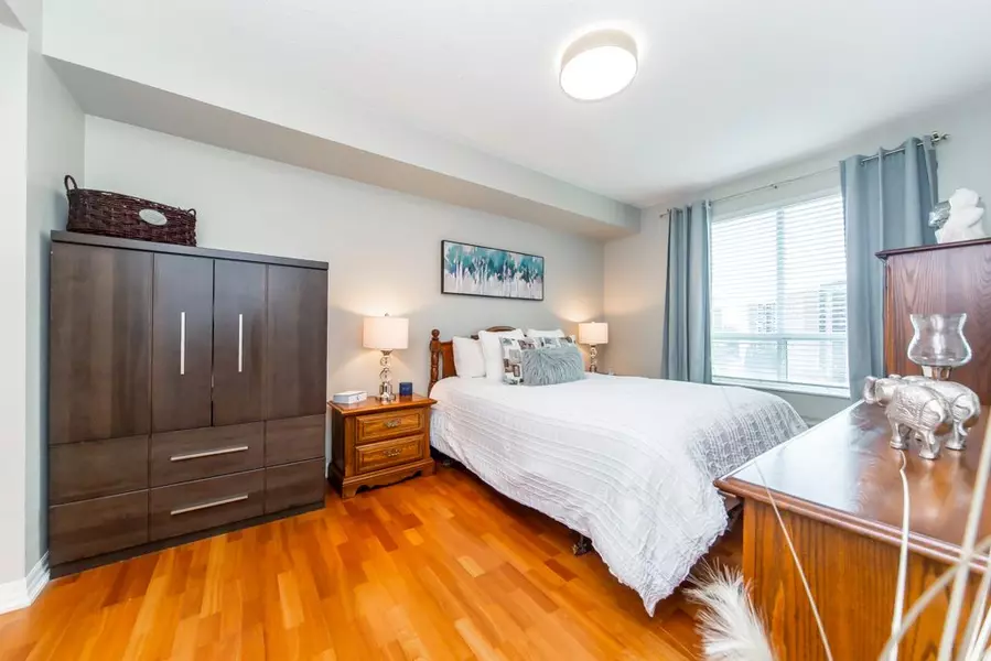 38 Fontenay CT #1402, Toronto W08, ON M9A 5H5