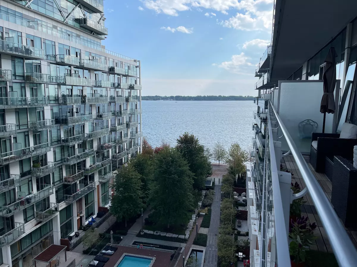 Toronto C08, ON M5E 0A5,39 Queens Quay E #802