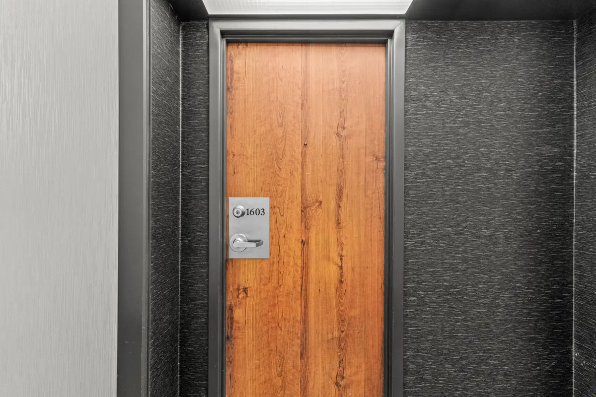 Toronto C01, ON M5V 2W8,705 King ST W #1603