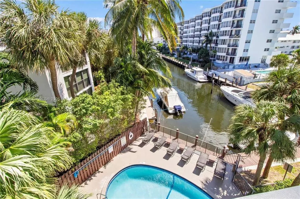 Fort Lauderdale, FL 33308,4800 Bayview Dr #402