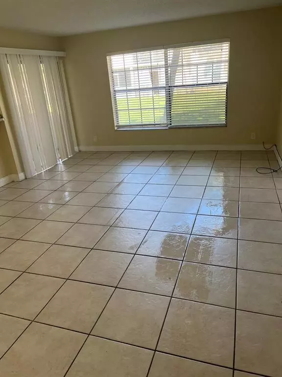 Lauderhill, FL 33313,4240 NW 21st St #143