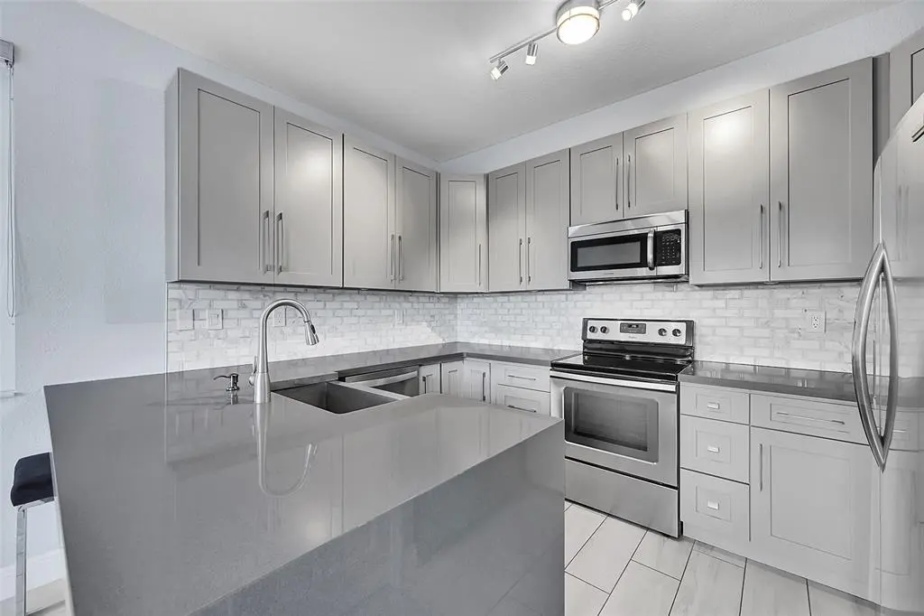 Plantation, FL 33324,150 Jacaranda Country Club Dr #200