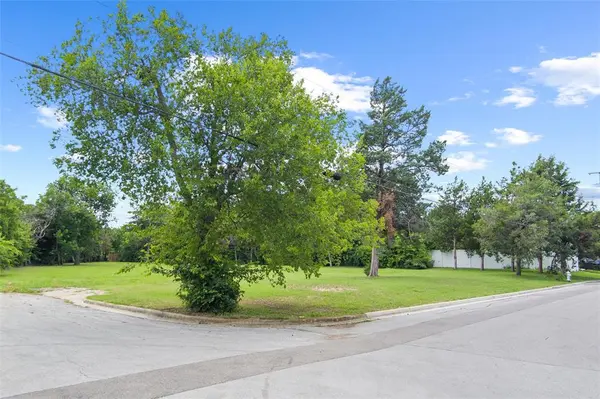 TBD Lot 1R W Lowden Street, Fort Worth, TX 76110