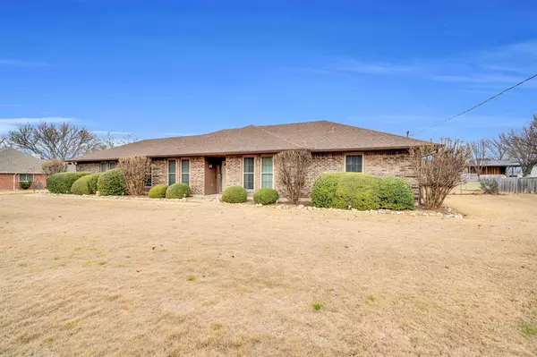 609 Shallow Creek Drive, Oak Leaf, TX 75154