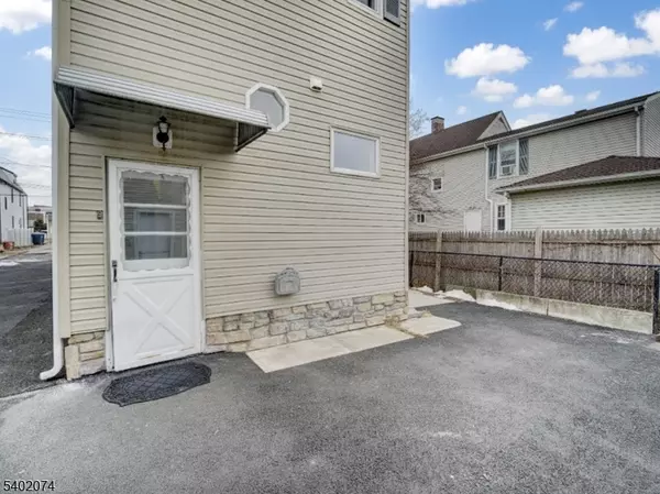 Belleville Twp., NJ 07109,27 Honiss St