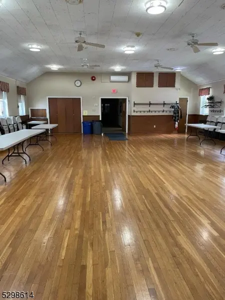 120-126 Lake Dr E, Wayne Twp., NJ 07470